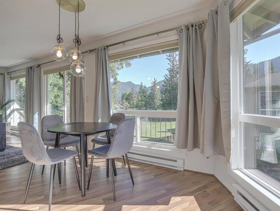 Ski-Mount Hood Charm-Welches,Golf And Ski Resort Condo,W&D, Wifi,Near Woods,Hiking,Fishing Mount Hood Village Bagian luar foto